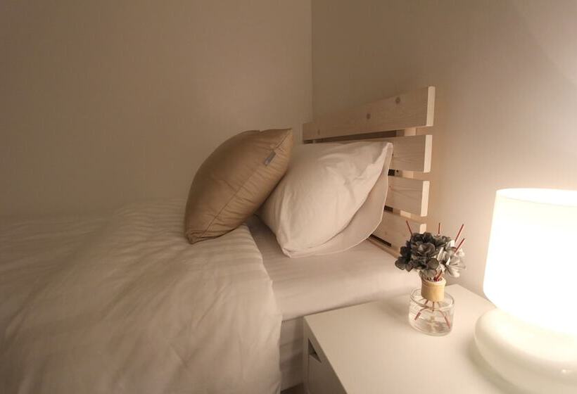 اتاق استاندارد یک نفره, Hostel Haru