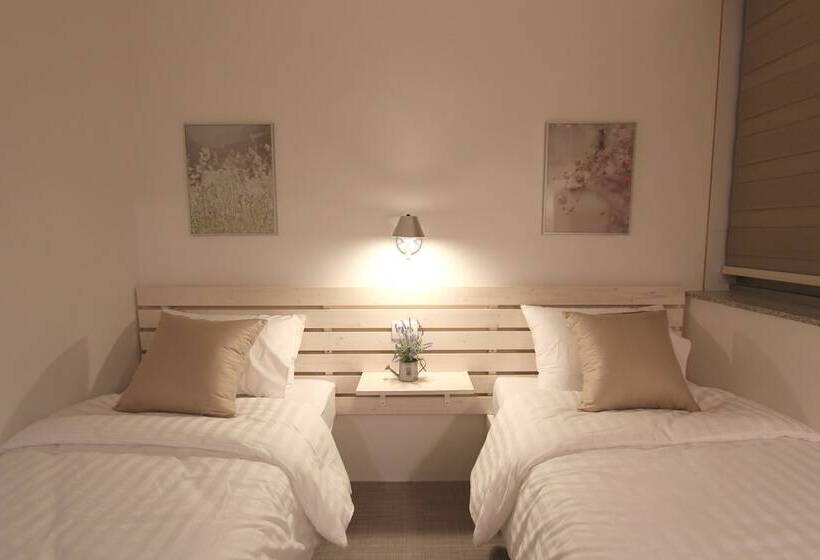 اتاق استاندارد, Hostel Haru