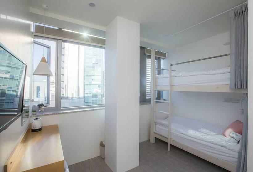 اتاق استاندارد با تخت‌های تاشو, Hostel Haru