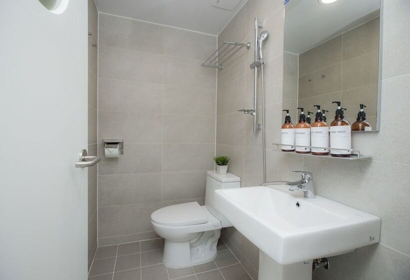 اتاق استاندارد با تخت‌های تاشو, Hostel Haru