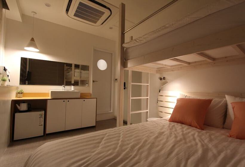 اتاق استاندارد سه نفره, Hostel Haru