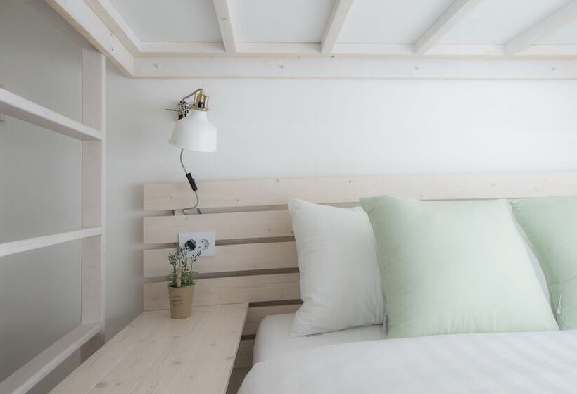 اتاق استاندارد سه نفره, Hostel Haru