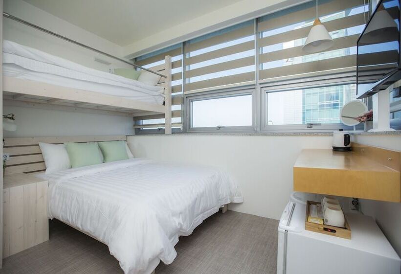 اتاق استاندارد سه نفره, Hostel Haru