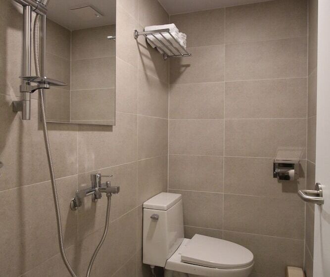 اتاق استاندارد سه نفره, Hostel Haru