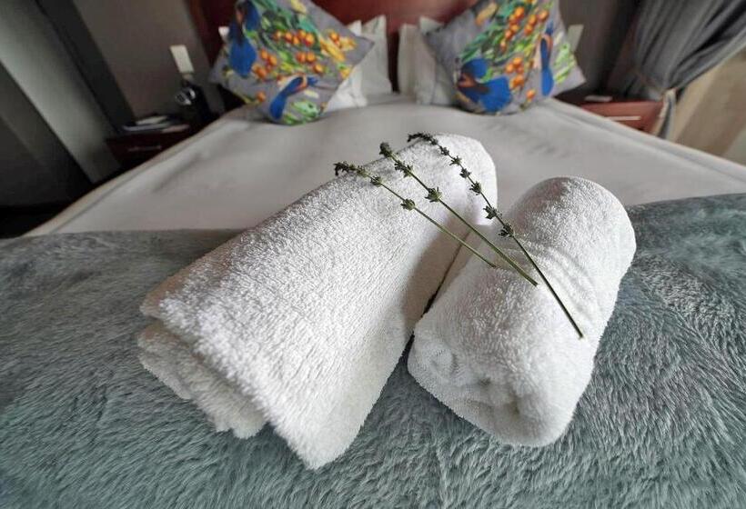 Quarto Deluxe com Sacada, Over The Moon Guesthouse