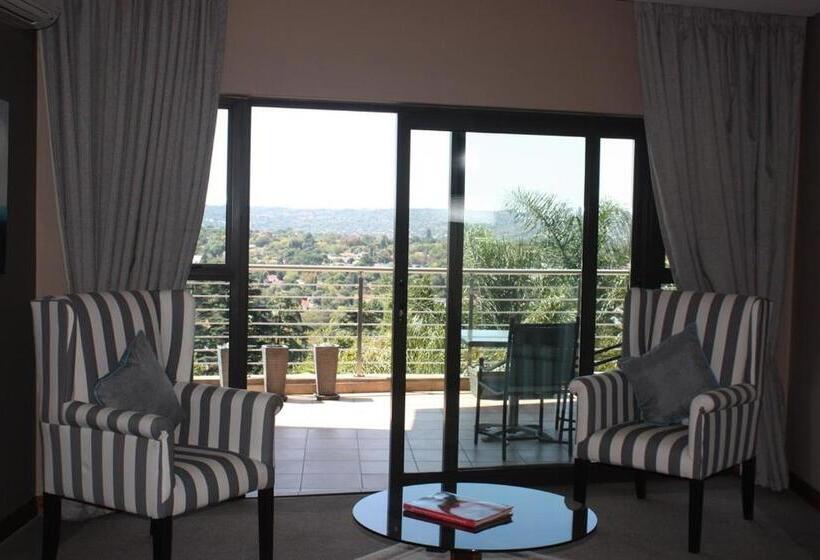 اتاق لوکس با بالکن, Over The Moon Guesthouse