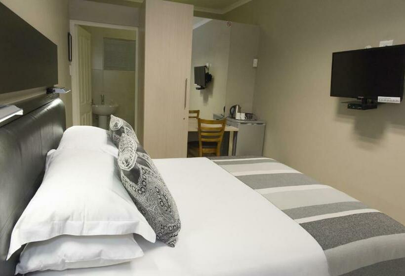 Номер Deluxe Кровать Куин, The Suburban Guest House