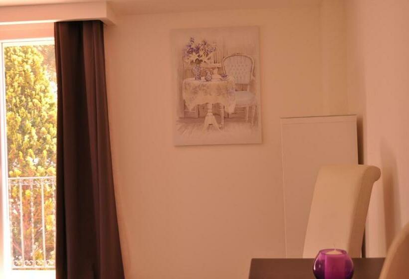 اتاق لوکس سه تخته, Agrihotel Croce Vallone