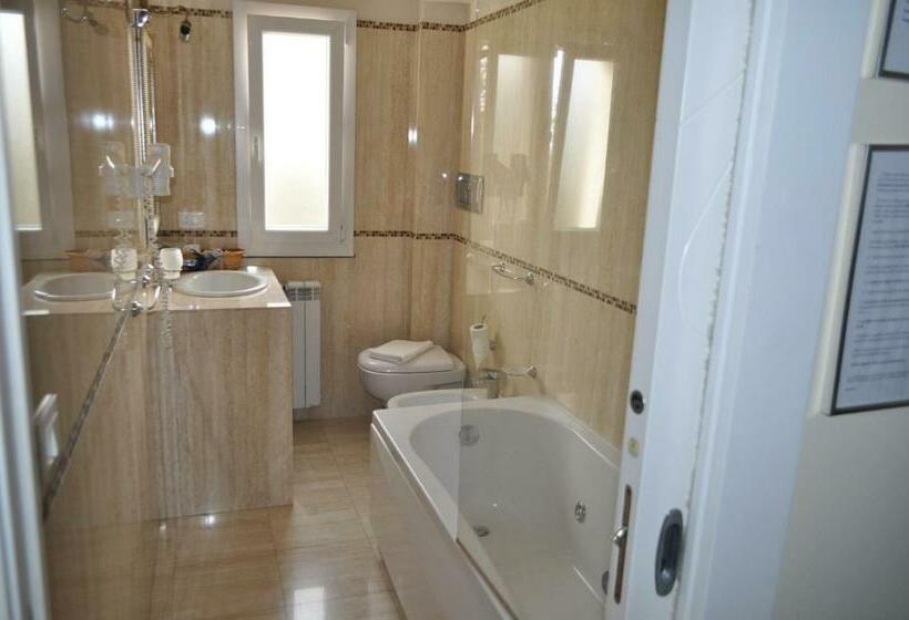 اتاق لوکس سه تخته, Agrihotel Croce Vallone