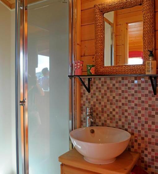 اتاق خانوادگی, B&b La Terre Brûlée