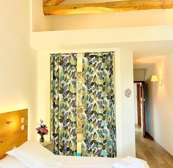 Номер Стандарт Вид на Бассейн, Le Relais Des Anges