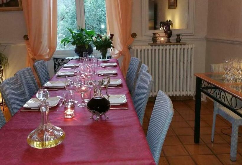 Номер Стандарт Вид на Сад, Manoir De Tireveste