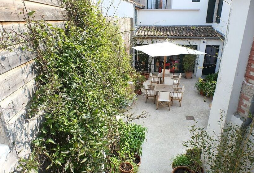 Номер Стандарт, Hôtel Le Sénéchal