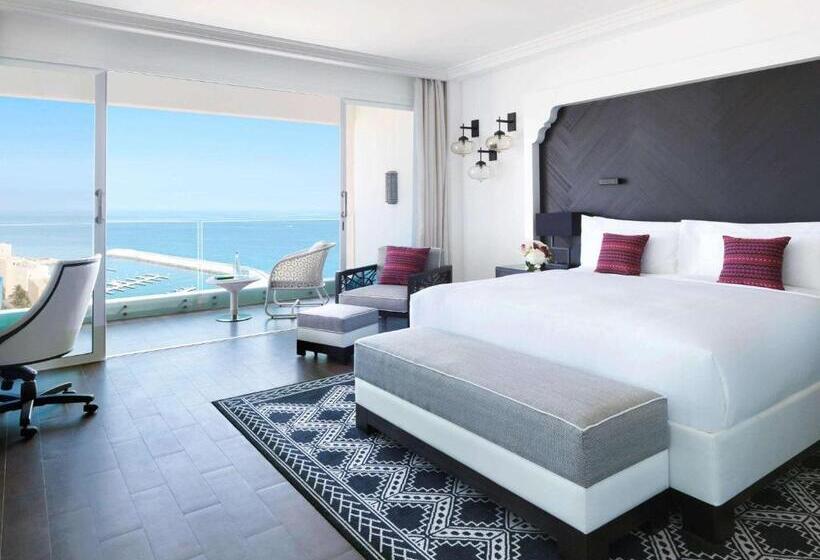 キングサイズベッドのスタンダードルーム, Fairmont Fujairah Beach Resort