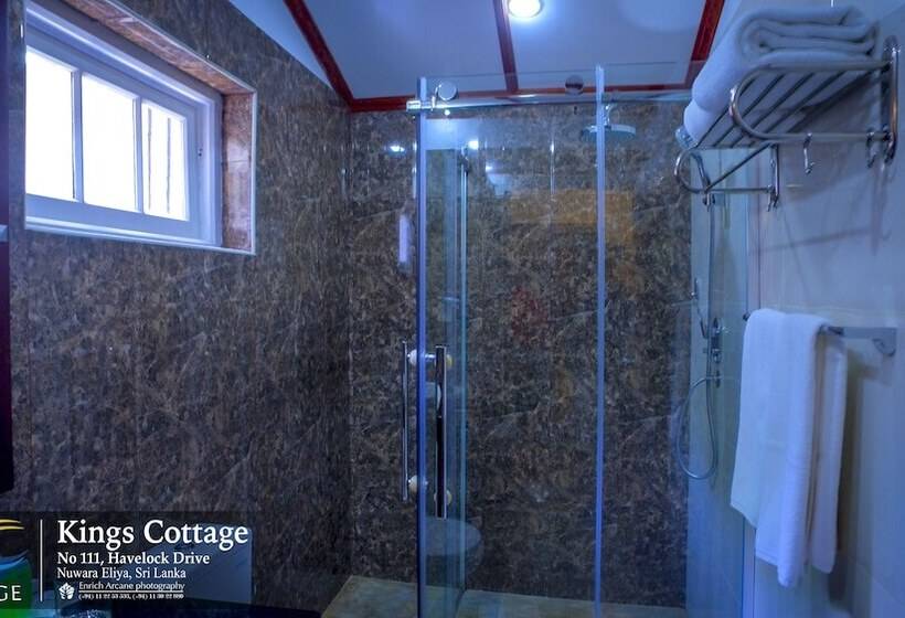 חדר משפחתי, Mirage Kings Cottage