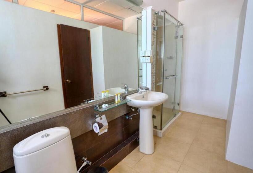 Quarto Triplo Estandar Vista Piscina, Mount Marina Villas 12