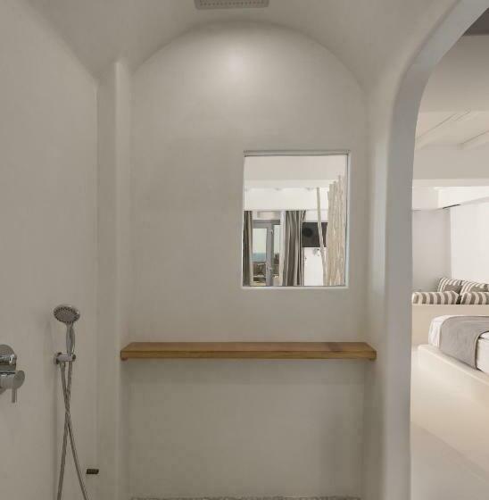 سوئیت با وان آب گرم, Iliada Suites  Adults Only