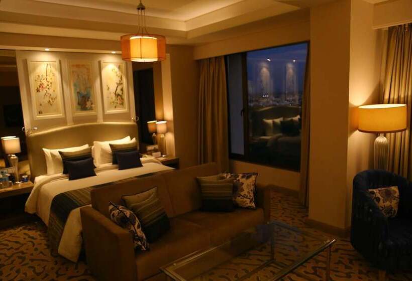 سوییت اجرایی, Efcee Sarovar Premiere Bhavnagar