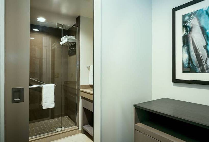 מיטת קינג בסוויטה, Hyatt House Anchorage