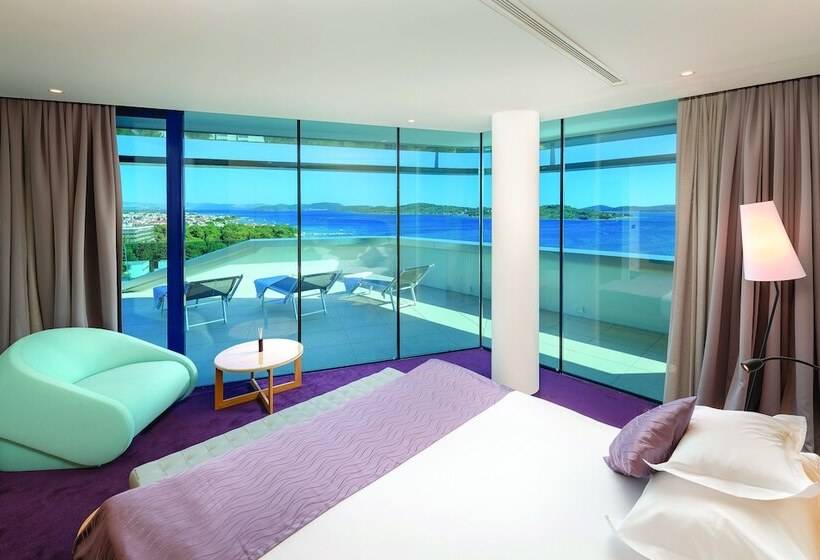3 Bedroom Suite, Olympia Sky