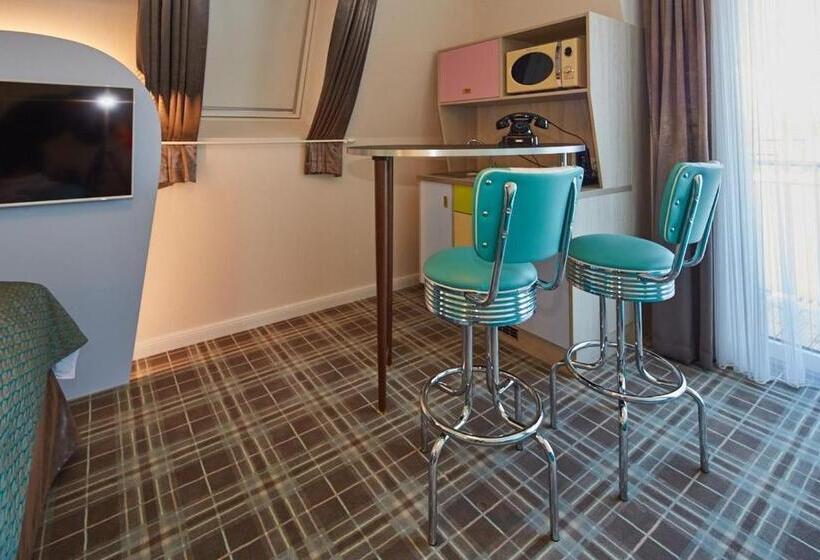 스위트, Bernstein Hotel 50`s Seaside Motel