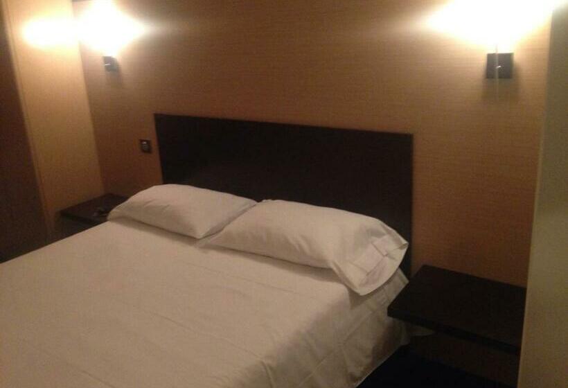 Номер Стандарт, Hôtel Akena Pierrelaye