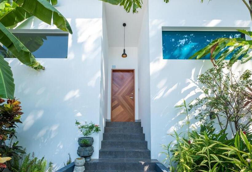سوئیت مستر, La Vela Boutique