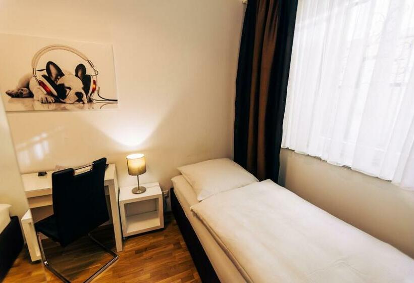 اتاق استاندارد یک نفره, Restaurant Zagreb