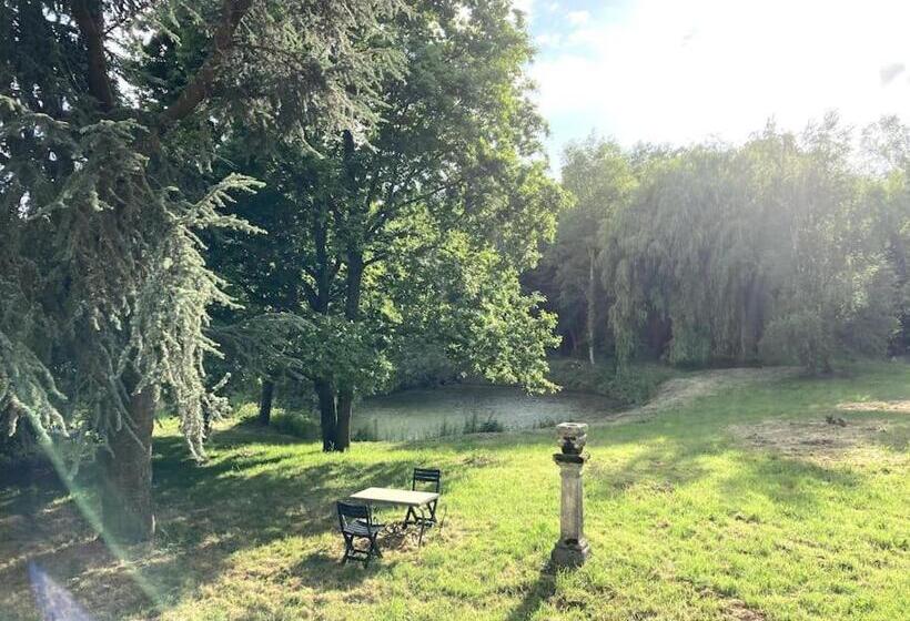 Семейный Номер, La Forge De La Coudraie