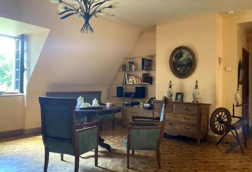 Семейный Номер, La Forge De La Coudraie