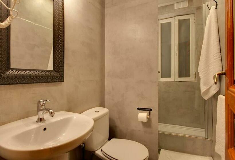 اتاق استاندارد با سرویس بهداشتی مشترک, Abracadabra Suites