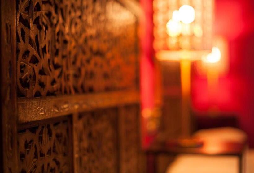اتاق استاندارد سه نفره, Abracadabra Suites