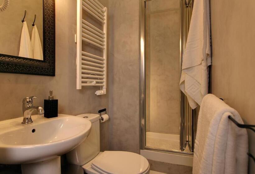 اتاق سوپریور با بالکن, Abracadabra Suites