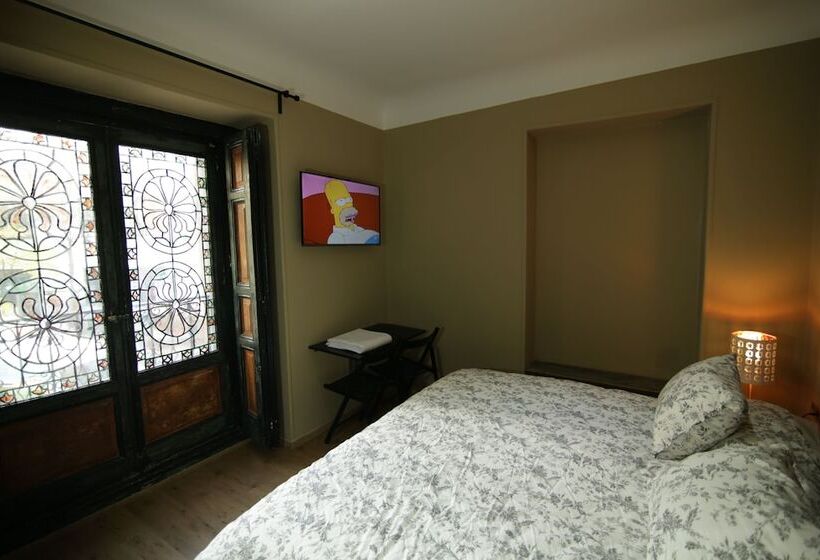 اتاق استاندارد با سرویس بهداشتی مشترک, Abracadabra Suites