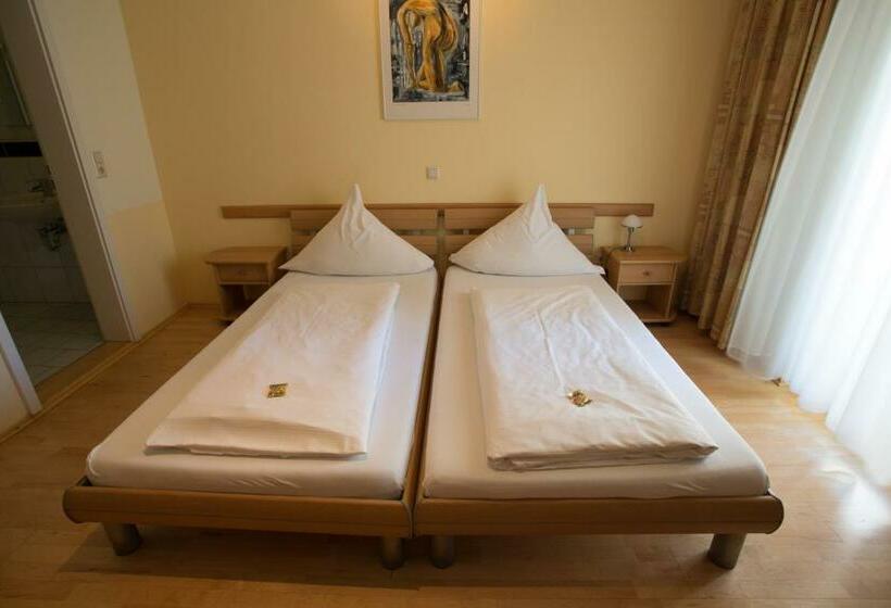 Quarto Estandar com Sacada, Amadeus