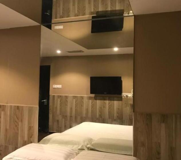 Quarto Estandar, Time Hotel Seremban