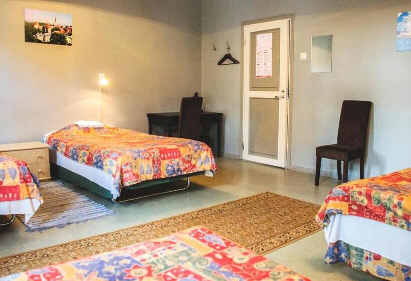 اتاق استاندارد چهارنفره با سرویس بهداشتی مشترک, 16eur   Old Town Munkenhof