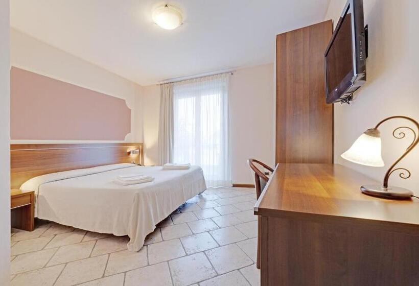 Superior room with lake view, Grotto Bagat