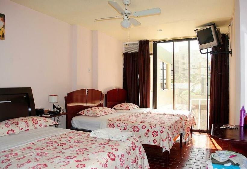 Четырехместный Номер Стандарт, Hostal Antares