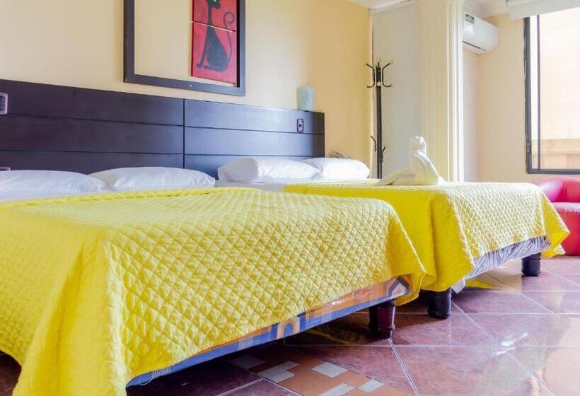 Номер Стандарт 2 Двуспальные Кровати, Hostal Antares