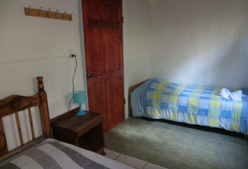 חדר סטנדרט לשלושה עם חדר אמבטיה משוף, Cabinas Nuestra Kasa