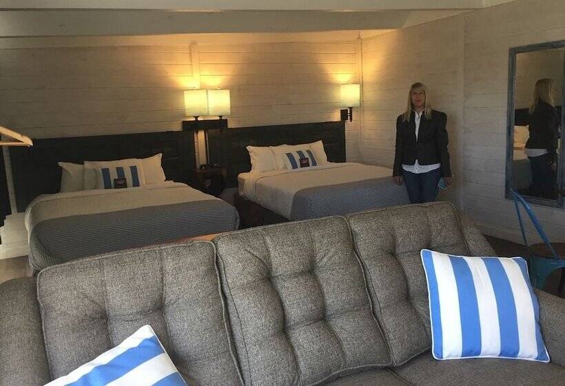 Семейный Номер, Beachfront Inn