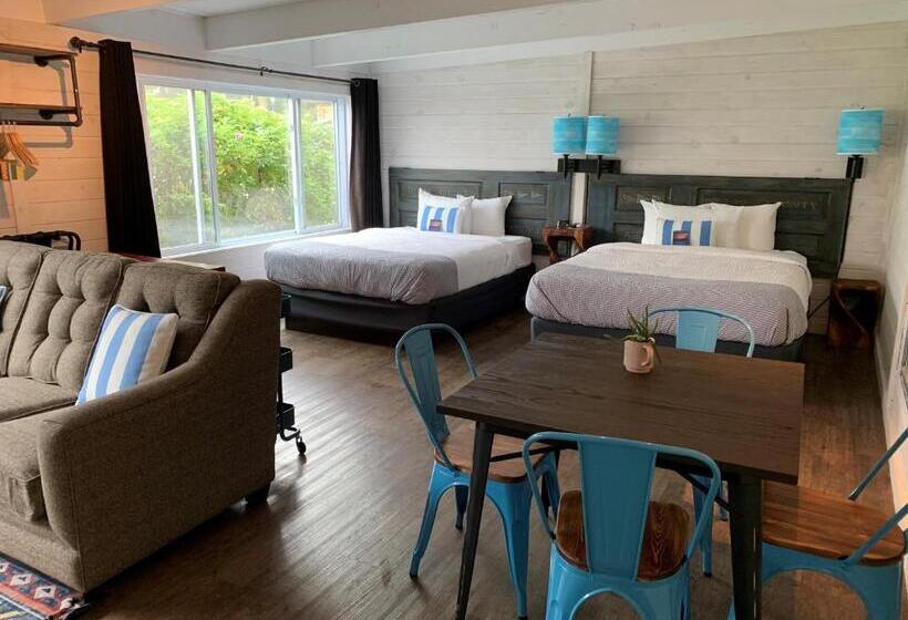 Семейный Номер, Beachfront Inn