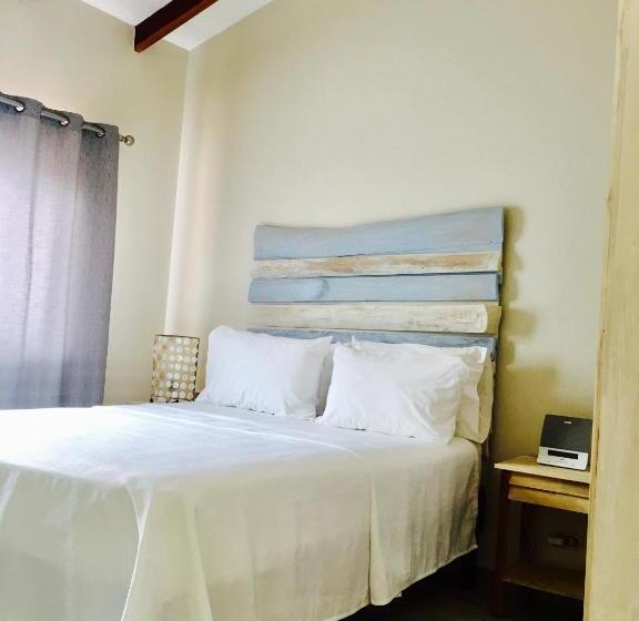 Quarto Deluxe, Ten North Tamarindo Beach