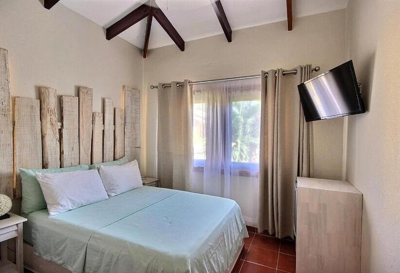 Quarto Economy, Ten North Tamarindo Beach