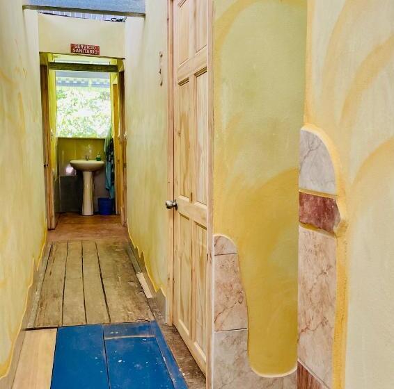 Quarto Estandar com Sacada, Cascada Verde Hostel