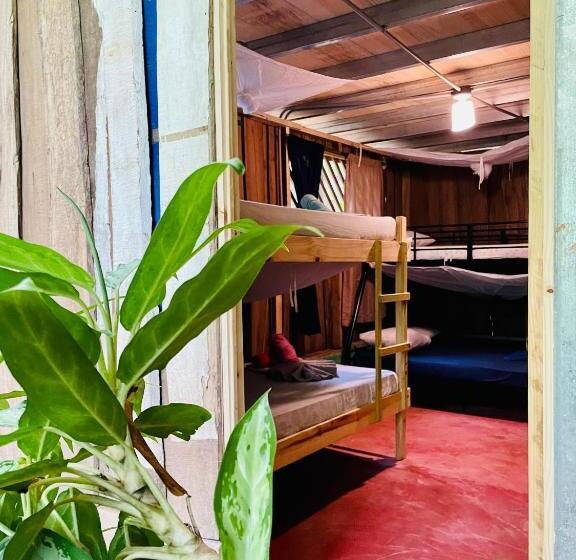 Quarto Familiar Banheiro Compartilhado, Cascada Verde Hostel