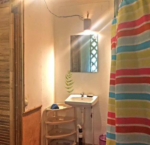 Quarto Triplo Estandar, Cascada Verde Hostel
