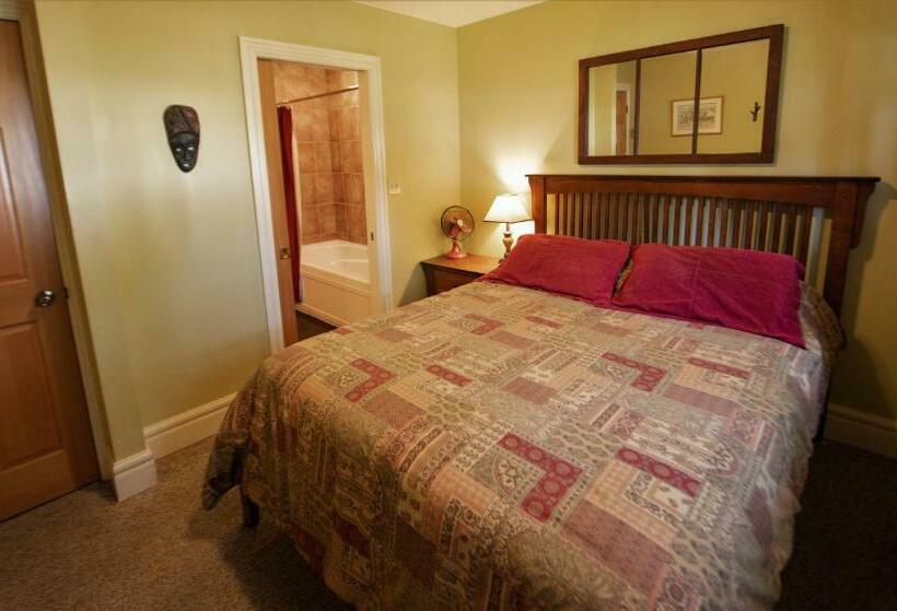 ３ベッドルームハウス, Auberge Kicking Horse Guest House