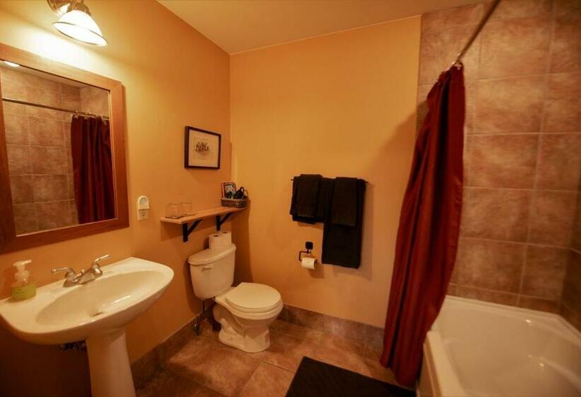 ３ベッドルームハウス, Auberge Kicking Horse Guest House